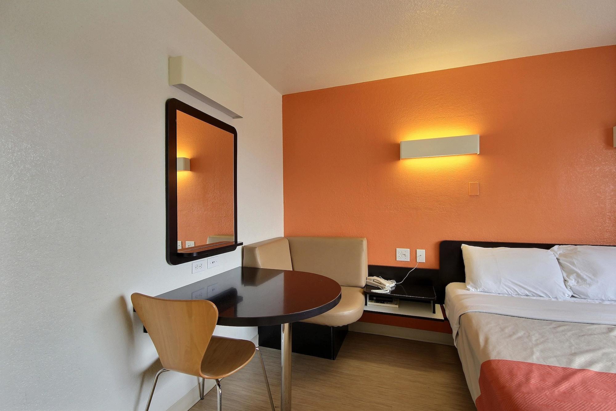 6-san Marcos, Tx Hotel 2*