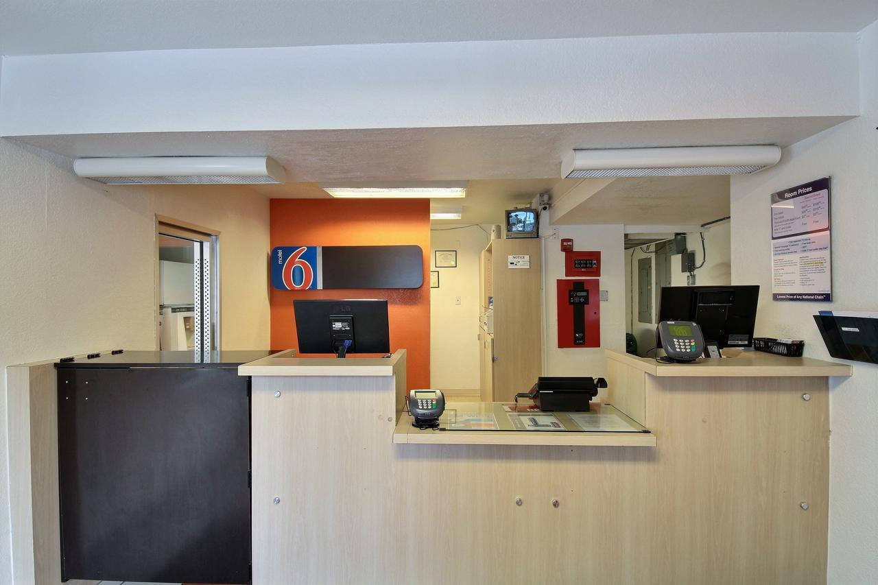 Hotel 6-san Marcos, Tx 2*